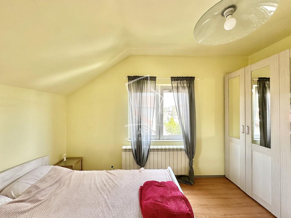 Stan na prodaju u Beogradu, Zemun, trosoban, 84m2, cena 164000 evra