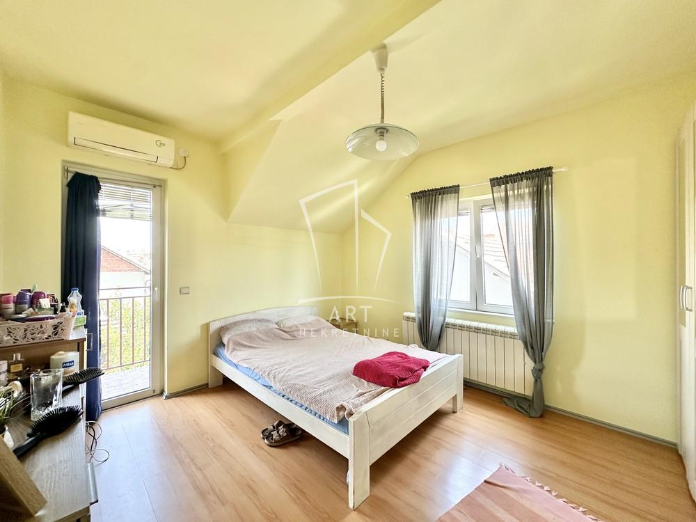 Stan na prodaju u Beogradu, Zemun, trosoban, 84m2, cena 164000 evra