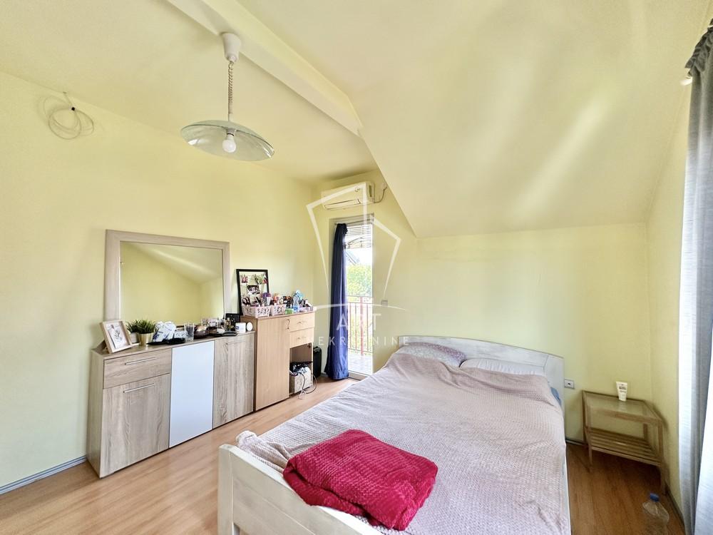 Stan na prodaju u Beogradu, Zemun, trosoban, 84m2, cena 164000 evra