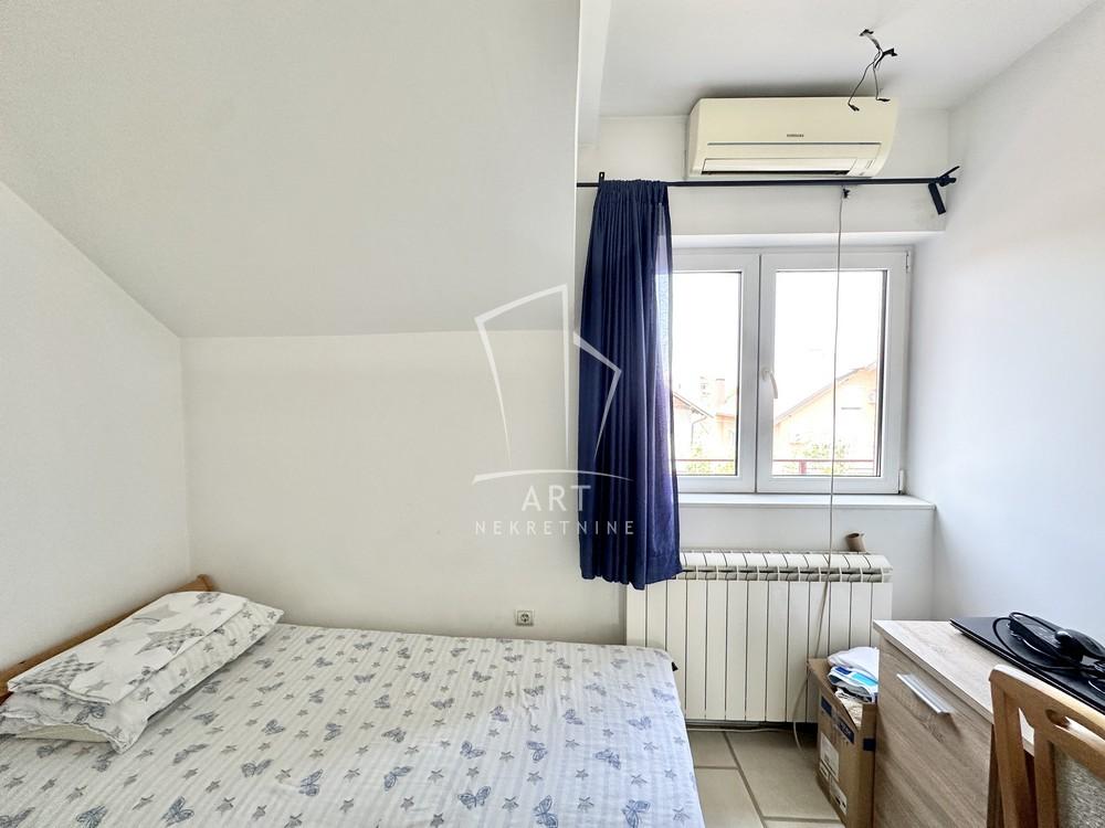 Stan na prodaju u Beogradu, Zemun, trosoban, 84m2, cena 164000 evra