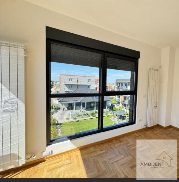 Stan na prodaju u Beogradu, Surčin, trosoban, 55m2, cena 148200 evra