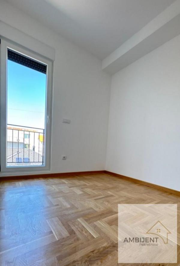 Stan na prodaju u Beogradu, Surčin, trosoban, 55m2, cena 142500 evra