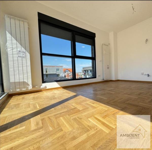 Stan na prodaju u Beogradu, Surčin, trosoban, 55m2, cena 142500 evra