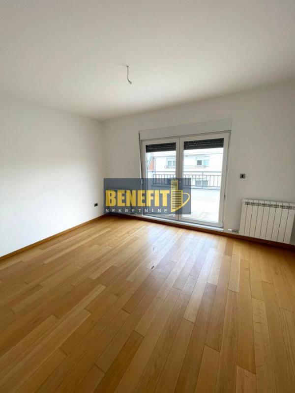 Stan na prodaju u Beogradu, Autokomanda, trosoban, 92m2, cena 266800 evra