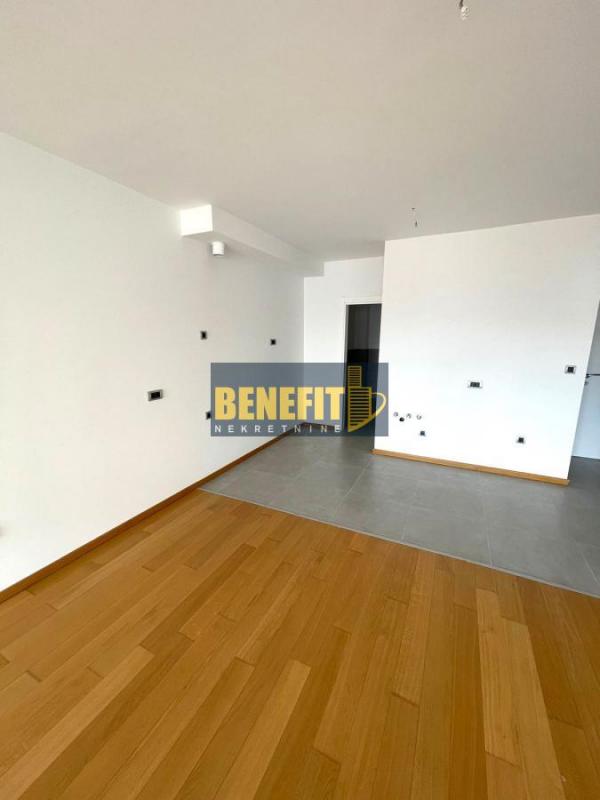 Stan na prodaju u Beogradu, Autokomanda, trosoban, 92m2, cena 266800 evra