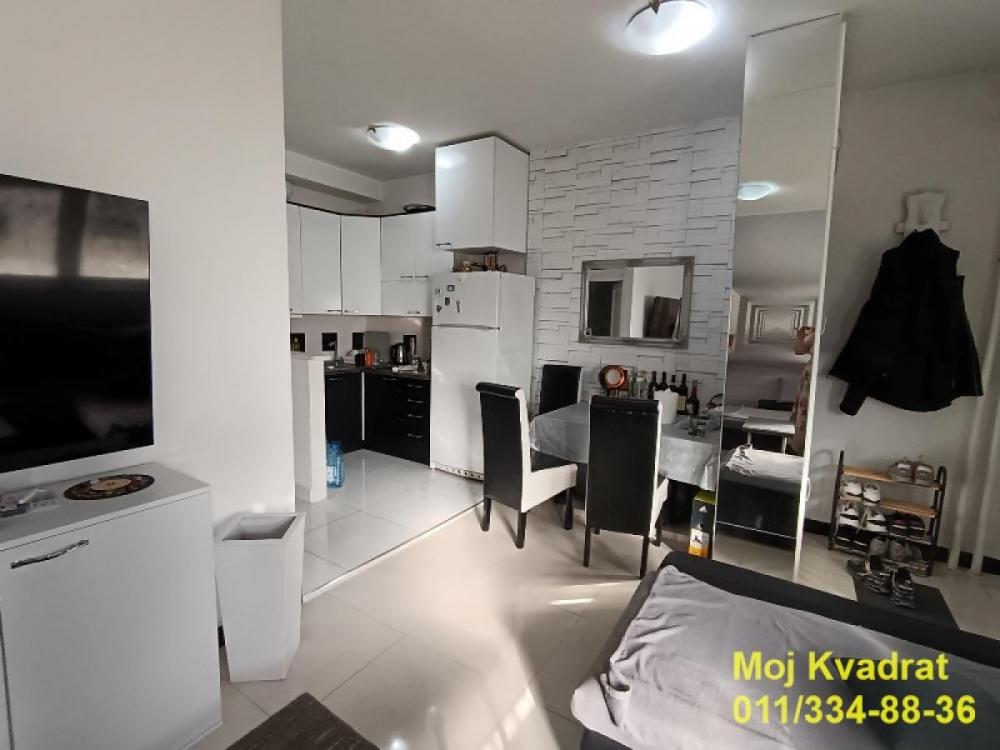 Stan na prodaju u Beogradu, Novi Beograd blok 62, jednoiposoban, 37m2, cena 135000 evra