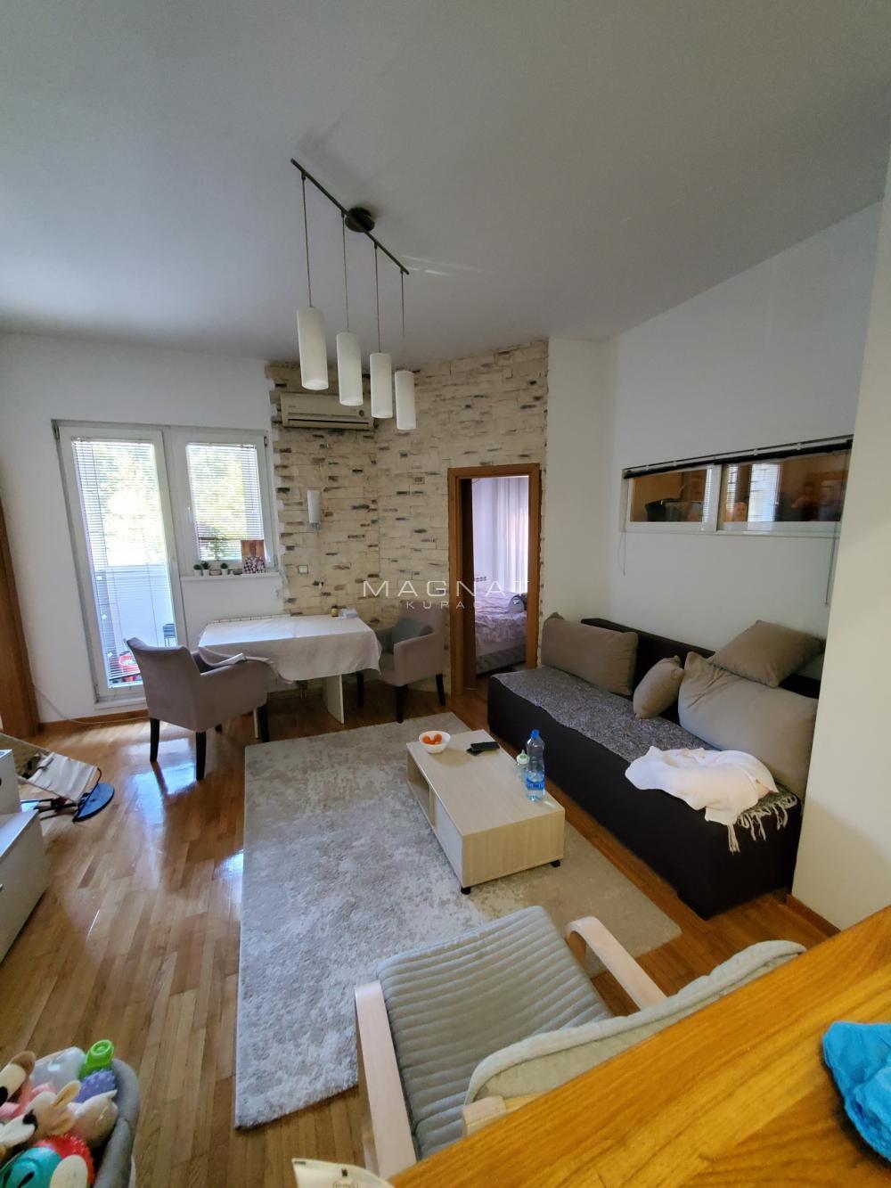 Stan na prodaju u Beogradu, Novi Beograd, dvoiposoban, 53m2, cena 218000 evra