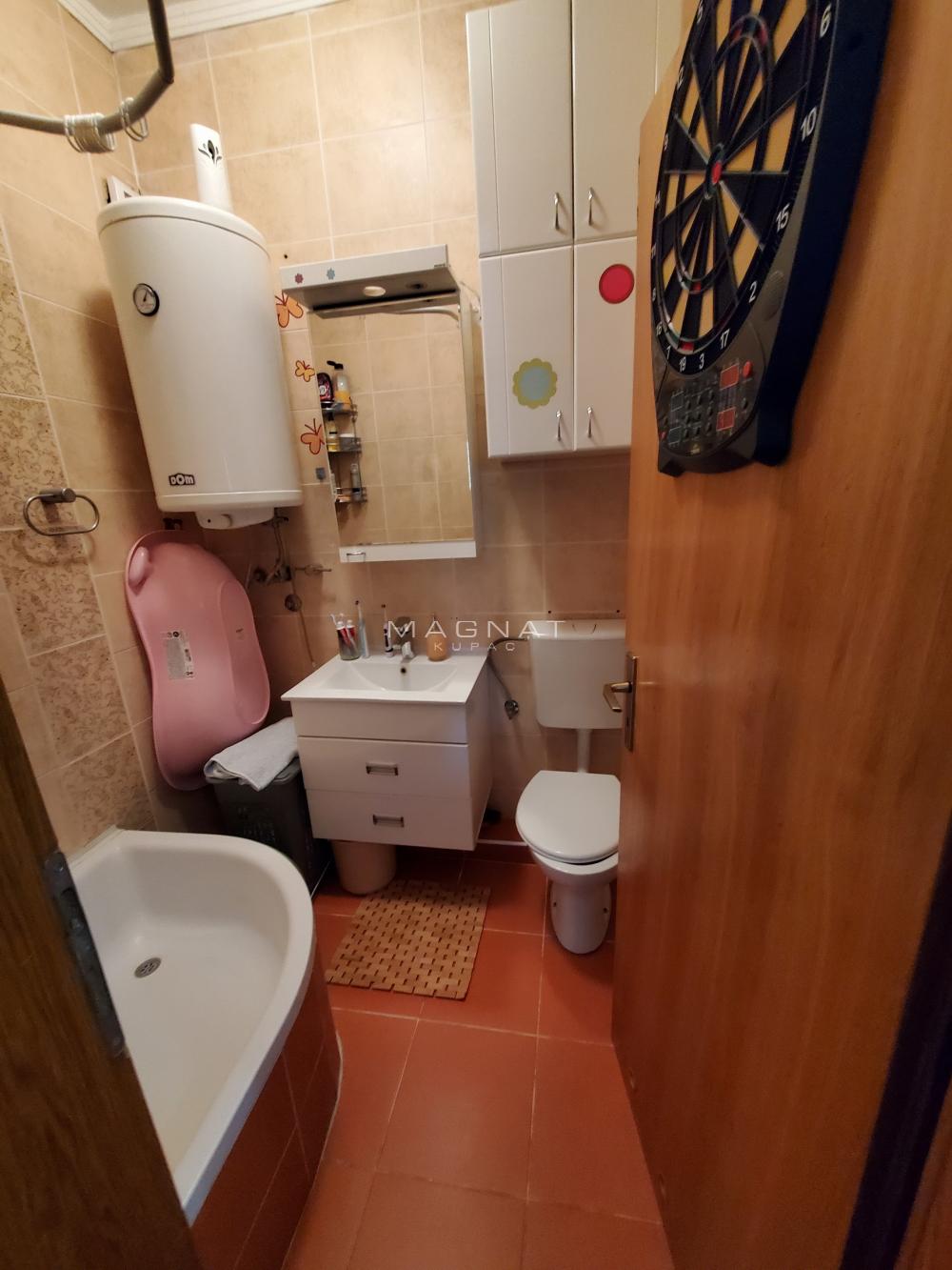 Stan na prodaju u Beogradu, Novi Beograd, dvoiposoban, 53m2, cena 225000 evra