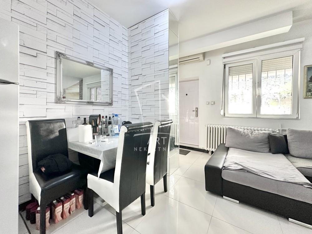 Stan na prodaju u Beogradu, Novi Beograd blok 62, jednoiposoban, 35m2, cena 135000 evra