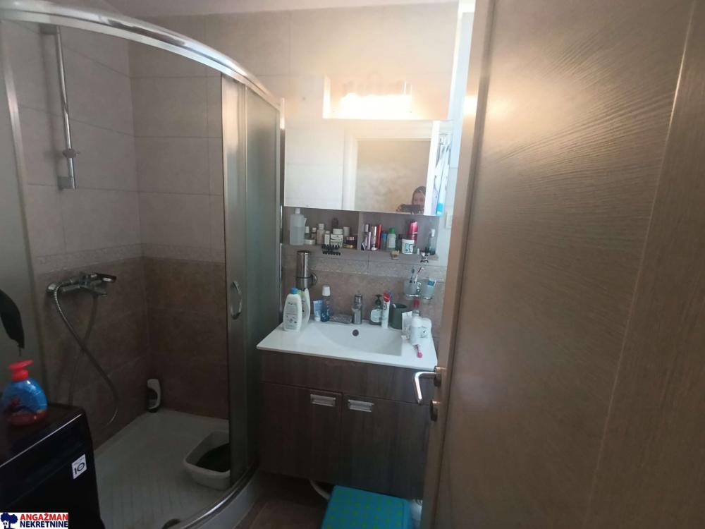 Stan na prodaju u Beogradu, Save Kovačevića, trosoban, 67m2, cena 210000 evra