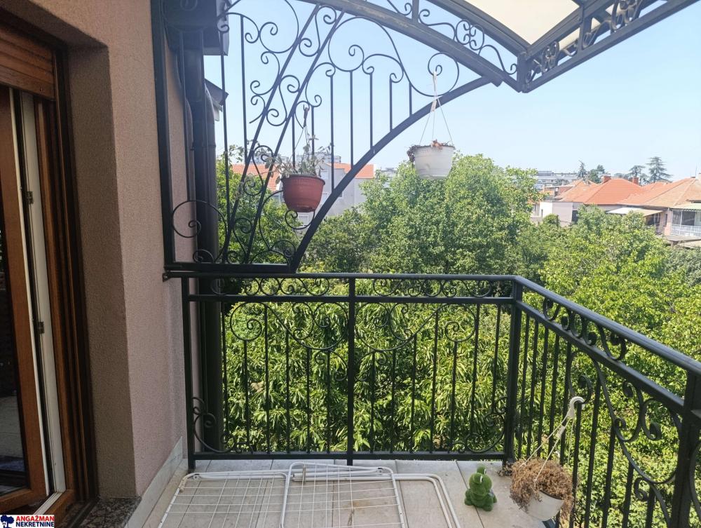 Stan na prodaju u Beogradu, Save Kovačevića, trosoban, 67m2, cena 210000 evra