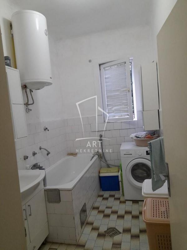 Stan na prodaju u Beogradu, Zemun, 70m2, cena 230000 evra