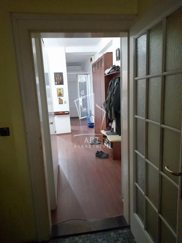 Stan na prodaju u Beogradu, Zemun, 70m2, cena 230000 evra