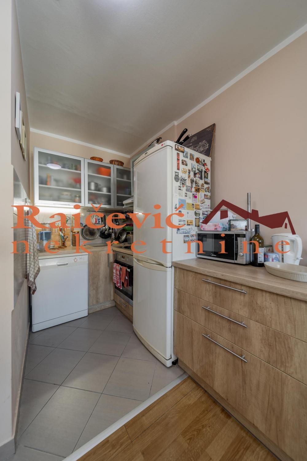 Stan na prodaju u Beogradu, Novi Beograd blok 44 (Piramida), dvosoban, 50m2, cena 215000 evra