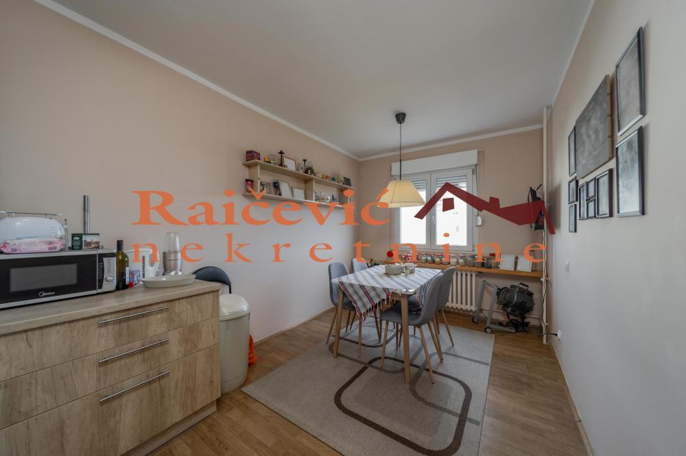 Stan na prodaju u Beogradu, Novi Beograd blok 44 (Piramida), dvosoban, 50m2, cena 215000 evra