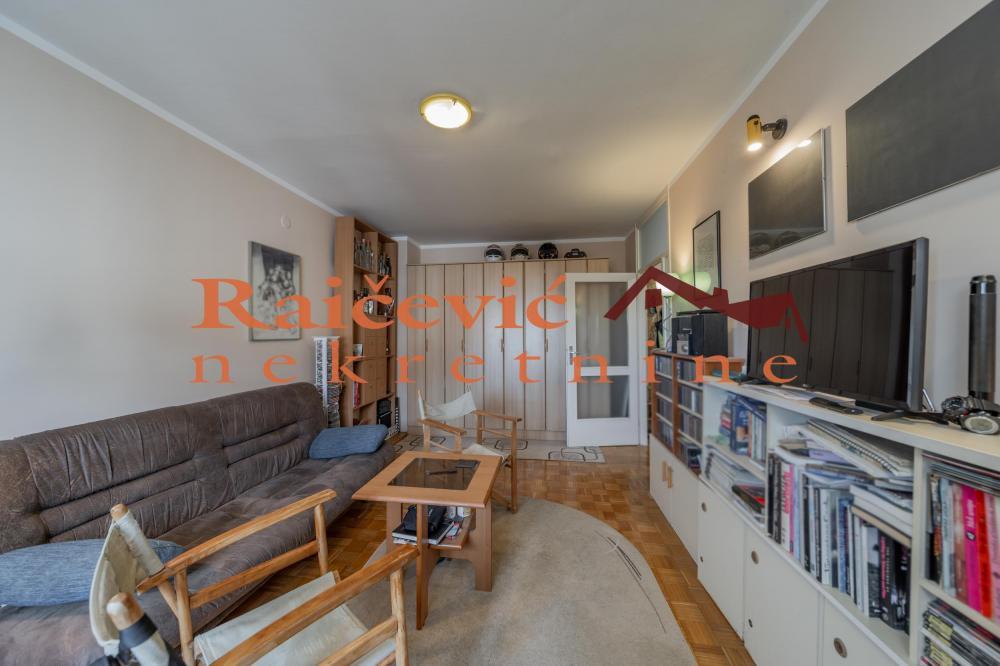 Stan na prodaju u Beogradu, Novi Beograd blok 44 (Piramida), dvosoban, 50m2, cena 215000 evra