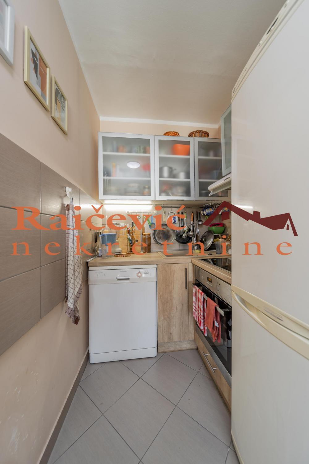 Stan na prodaju u Beogradu, Novi Beograd blok 44 (Piramida), dvosoban, 50m2, cena 215000 evra