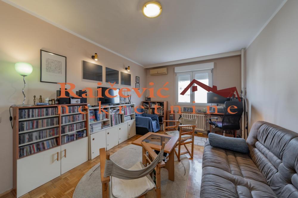 Stan na prodaju u Beogradu, Novi Beograd blok 44 (Piramida), dvosoban, 50m2, cena 215000 evra