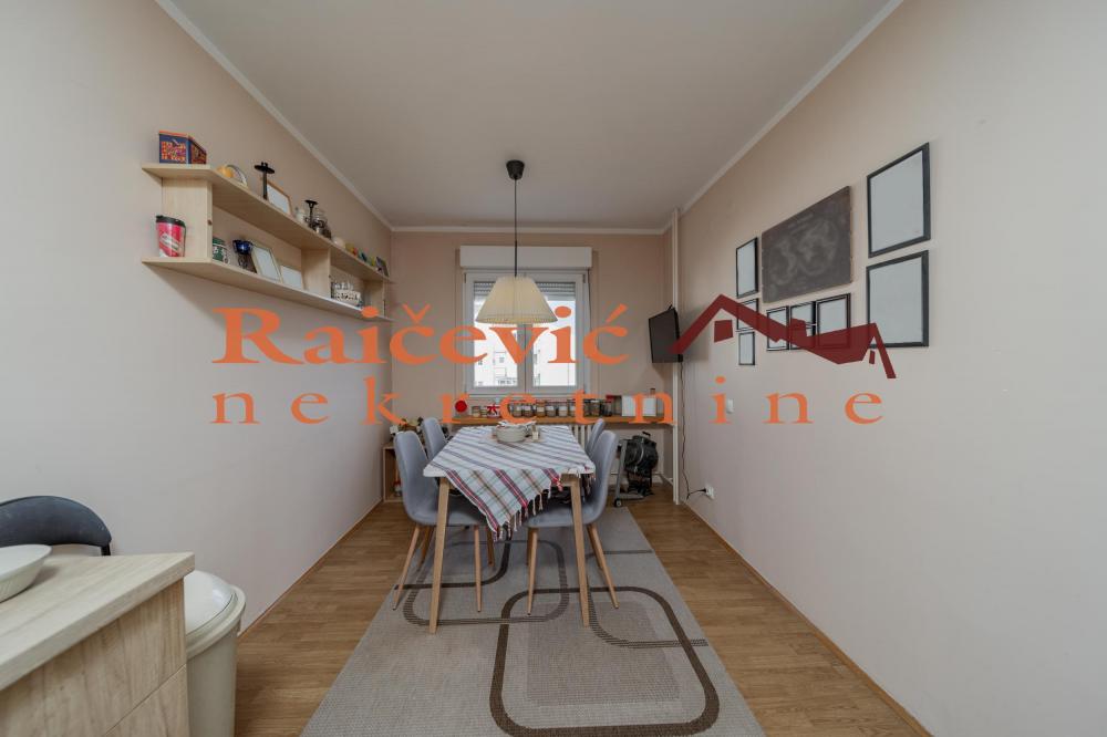 Stan na prodaju u Beogradu, Novi Beograd blok 44 (Piramida), dvosoban, 50m2, cena 215000 evra