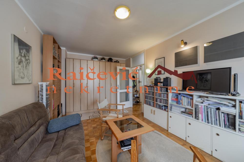 Stan na prodaju u Beogradu, Novi Beograd blok 44 (Piramida), dvosoban, 50m2, cena 215000 evra