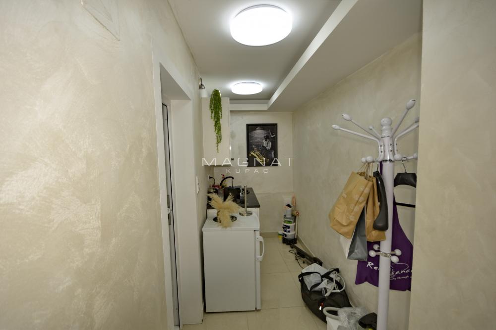 Stan na prodaju u Beogradu, Vračar, trosoban, 57m2, cena 149000 evra