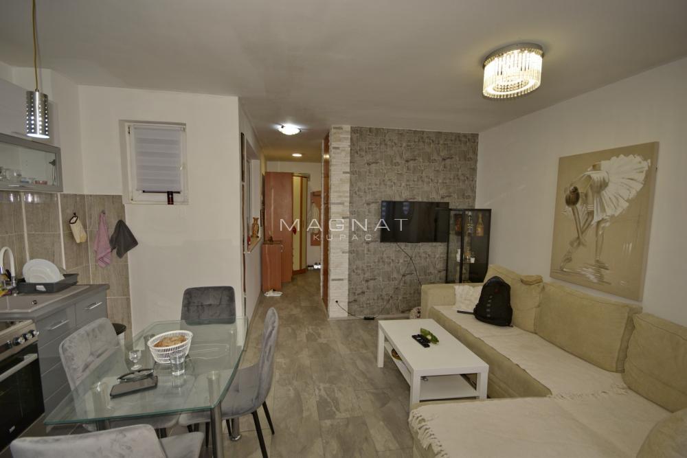 Stan na prodaju u Beogradu, Voždovac, jednoiposoban, 44m2, cena 168000 evra