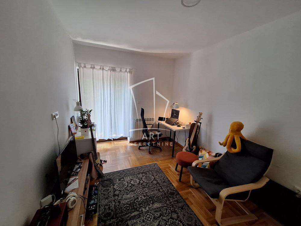 Stan na prodaju u Beogradu, Cvetkova pijaca, dvosoban, 70m2, cena 245000 evra