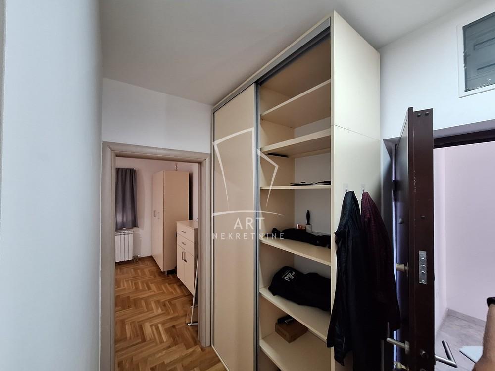 Stan na prodaju u Beogradu, Cvetkova pijaca, dvosoban, 70m2, cena 245000 evra