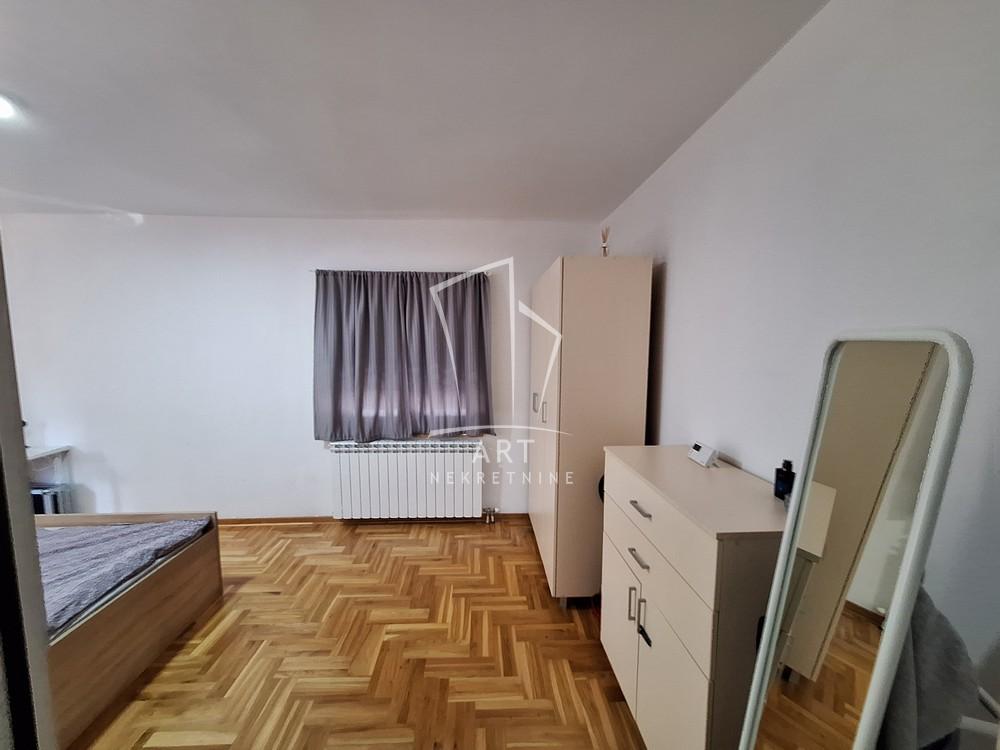 Stan na prodaju u Beogradu, Cvetkova pijaca, dvosoban, 70m2, cena 245000 evra
