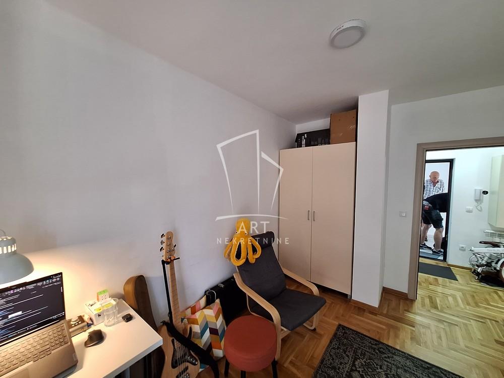 Stan na prodaju u Beogradu, Cvetkova pijaca, dvosoban, 70m2, cena 245000 evra