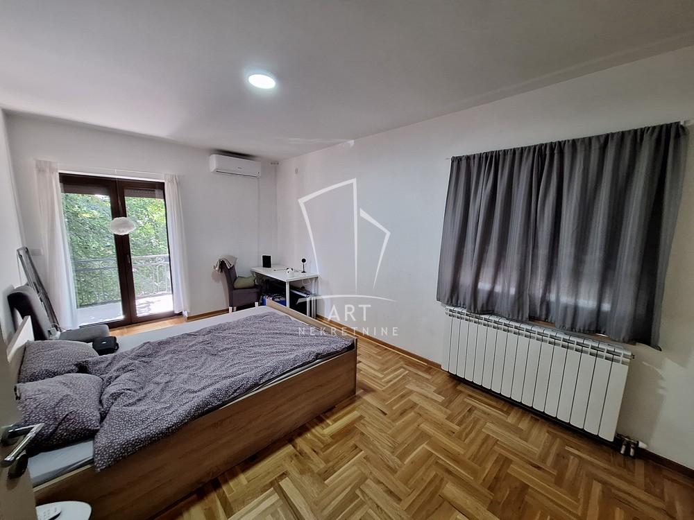 Stan na prodaju u Beogradu, Cvetkova pijaca, dvosoban, 70m2, cena 245000 evra