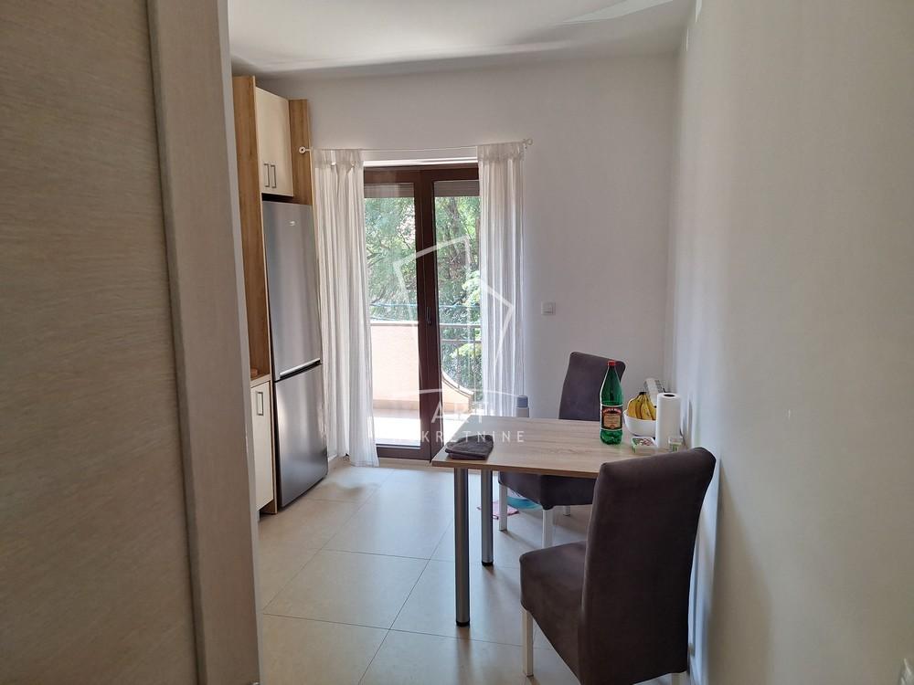 Stan na prodaju u Beogradu, Cvetkova pijaca, dvosoban, 70m2, cena 245000 evra
