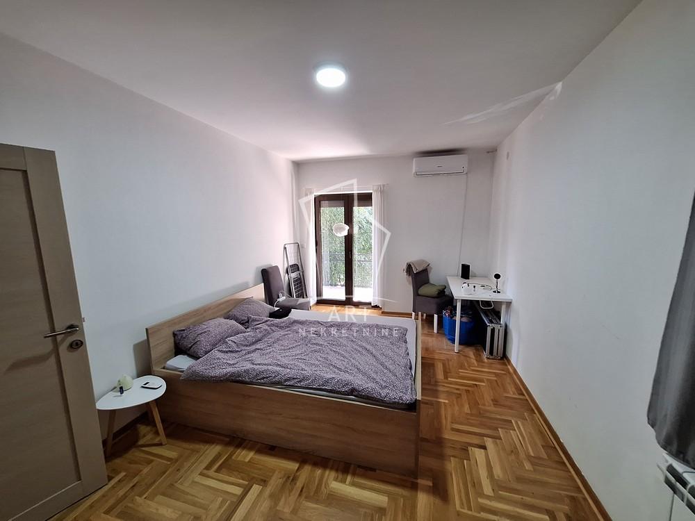 Stan na prodaju u Beogradu, Cvetkova pijaca, dvosoban, 70m2, cena 245000 evra