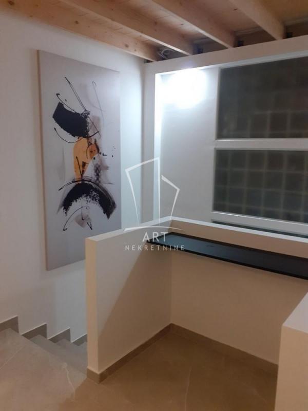 Stan na prodaju u Beogradu, Vračar, trosoban, 80m2, cena 340000 evra