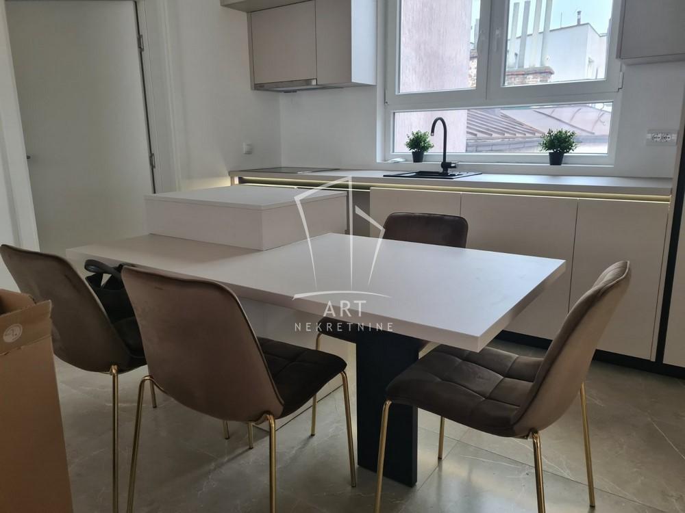 Stan na prodaju u Beogradu, Vračar, trosoban, 80m2, cena 340000 evra