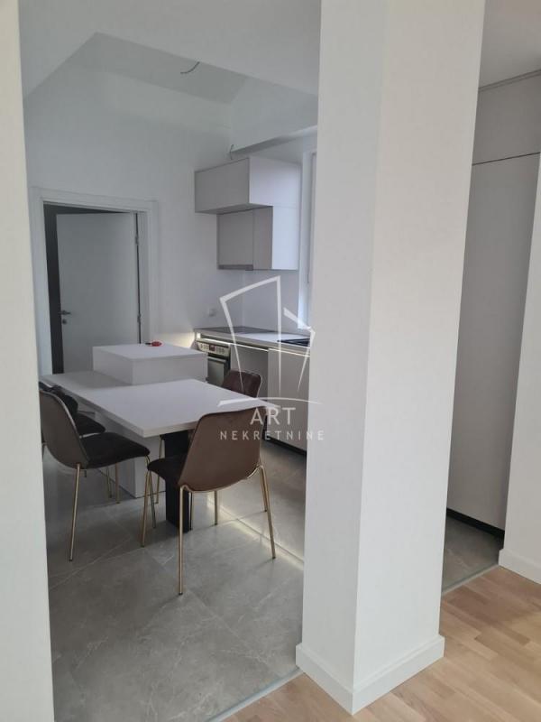Stan na prodaju u Beogradu, Vračar, trosoban, 80m2, cena 340000 evra
