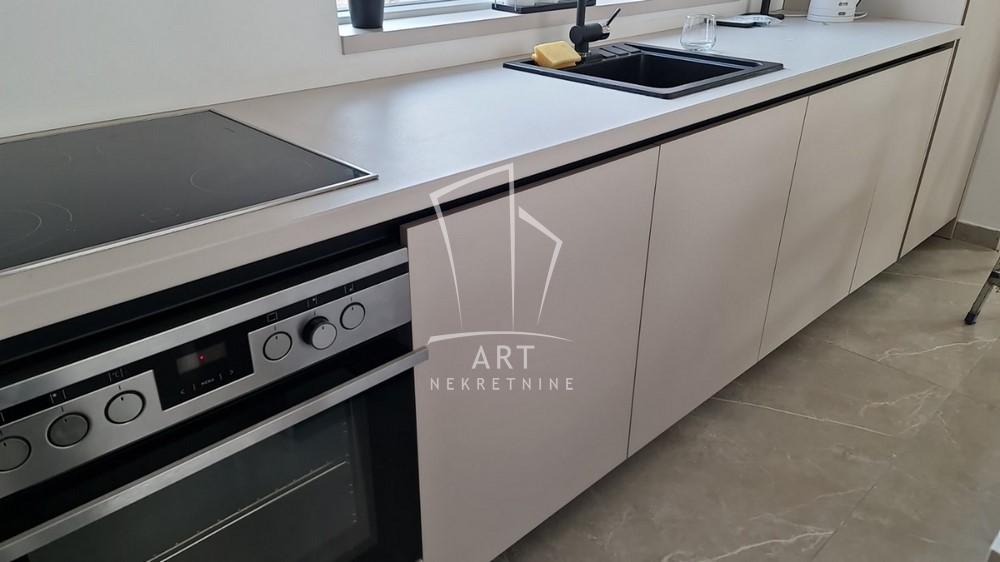 Stan na prodaju u Beogradu, Vračar, trosoban, 80m2, cena 340000 evra
