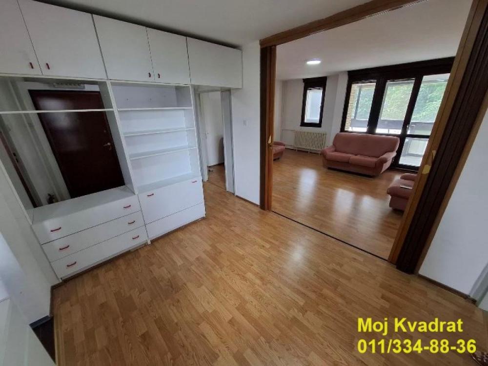 Stan na prodaju u Beogradu, Cerak, troiposoban, 87m2, cena 196500 evra