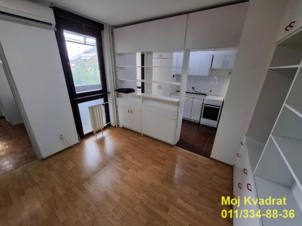 Stan na prodaju u Beogradu, Cerak, troiposoban, 87m2, cena 196500 evra
