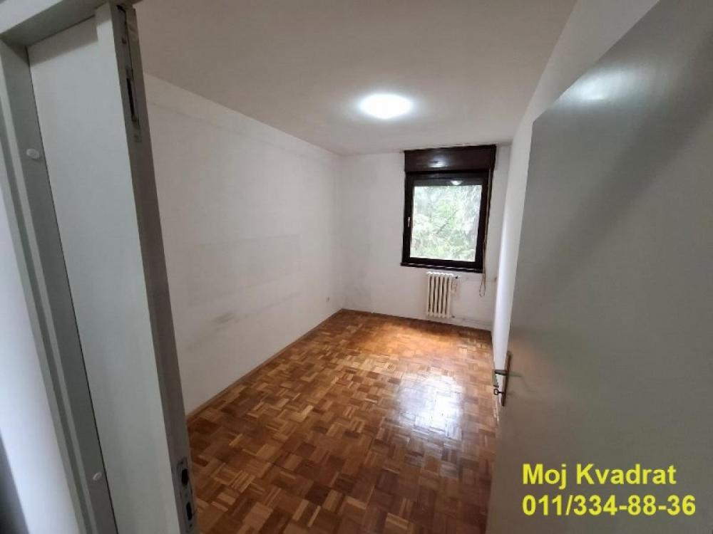 Stan na prodaju u Beogradu, Cerak, troiposoban, 87m2, cena 196500 evra