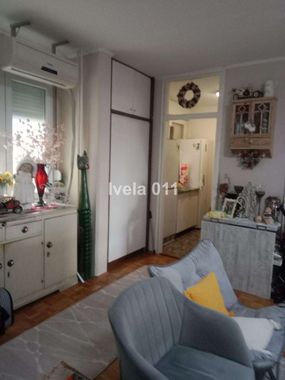 Stan na prodaju u Beogradu, Činovnička kolonija, dvoiposoban, 69m2, cena 185990 evra