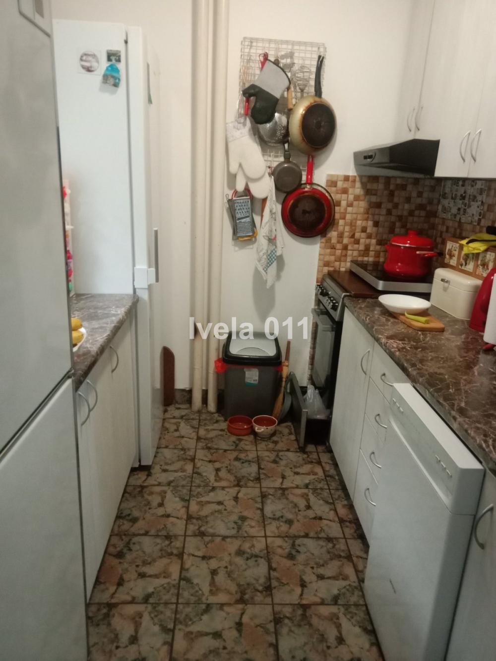 Stan na prodaju u Beogradu, Činovnička kolonija, dvoiposoban, 69m2, cena 185990 evra
