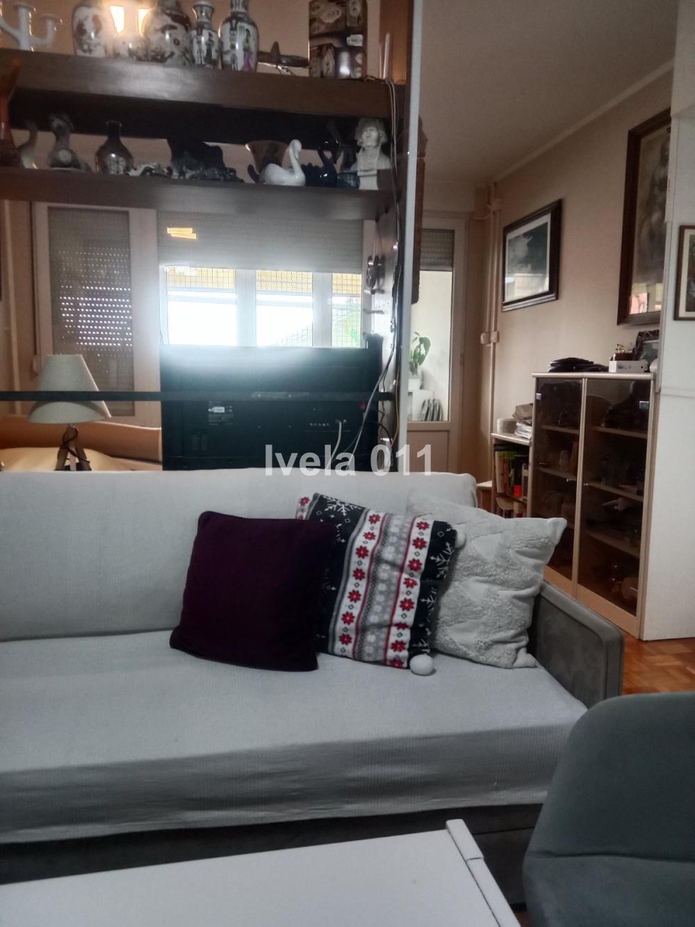 Stan na prodaju u Beogradu, Činovnička kolonija, dvoiposoban, 69m2, cena 185990 evra