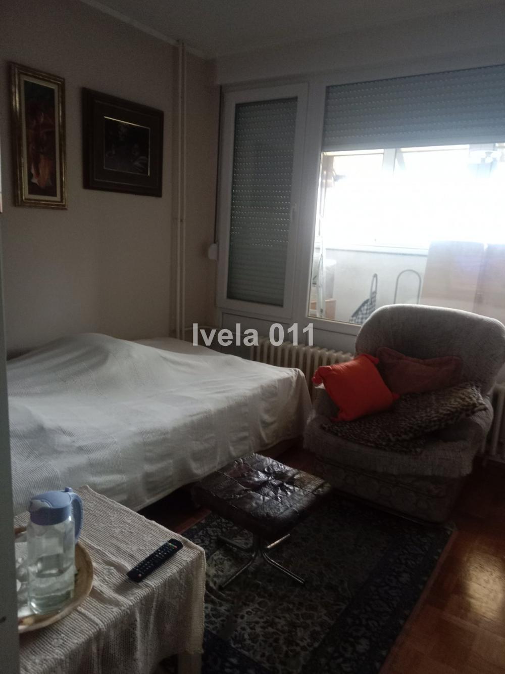 Stan na prodaju u Beogradu, Činovnička kolonija, dvoiposoban, 69m2, cena 185990 evra