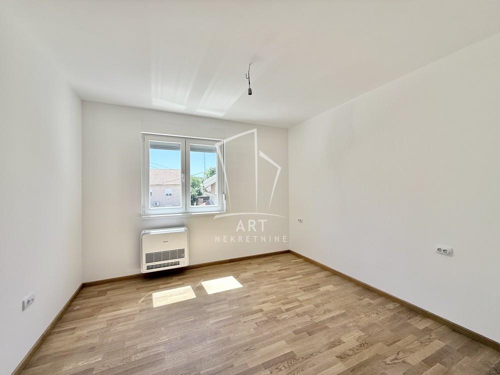 Stan na prodaju u Beogradu, Mirijevo, trosoban, 75m2, cena 157500 evra