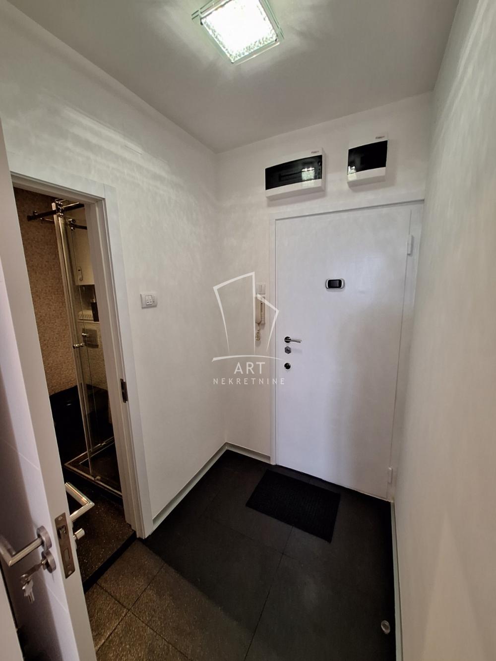 Stan na prodaju u Beogradu, Savski venac, jednosoban, 35m2, cena 215000 evra