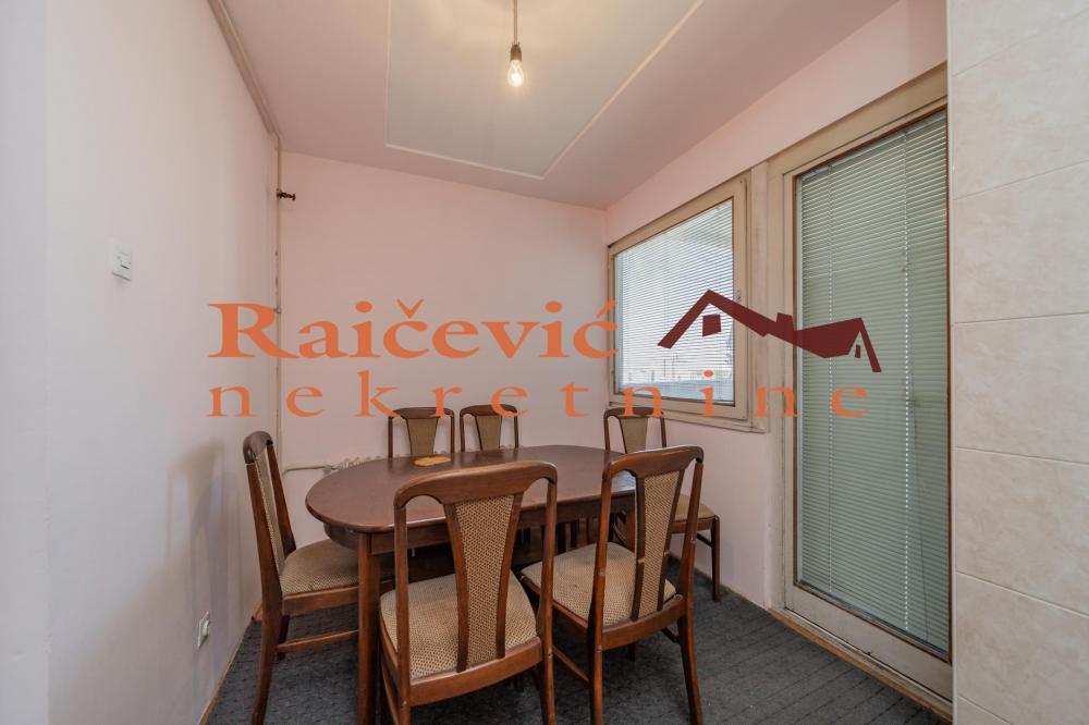 Stan na prodaju u Beogradu, Novi Beograd blok 62, dvoiposoban, 63m2, cena 171000 evra