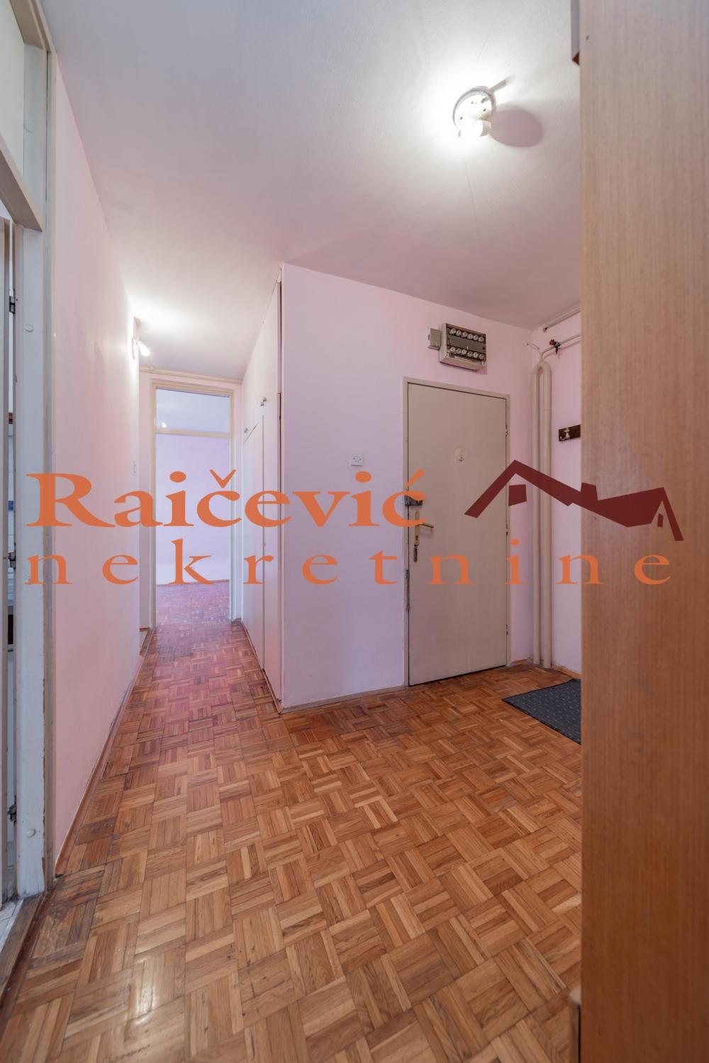 Stan na prodaju u Beogradu, Novi Beograd blok 62, dvoiposoban, 63m2, cena 171000 evra