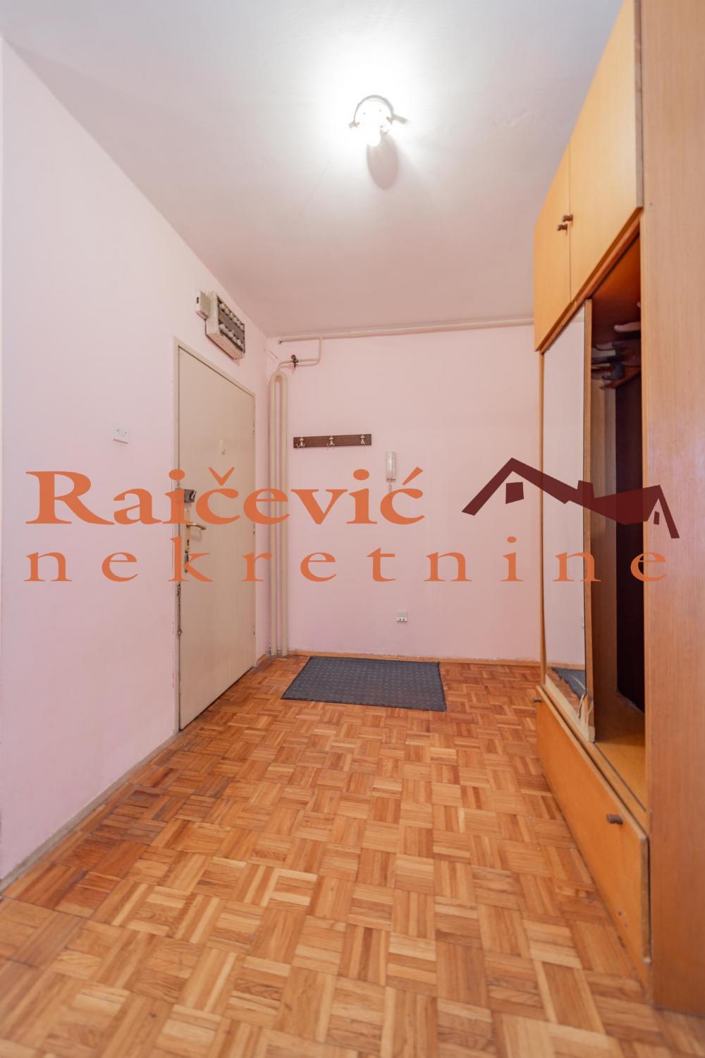 Stan na prodaju u Beogradu, Novi Beograd blok 62, dvoiposoban, 63m2, cena 171000 evra