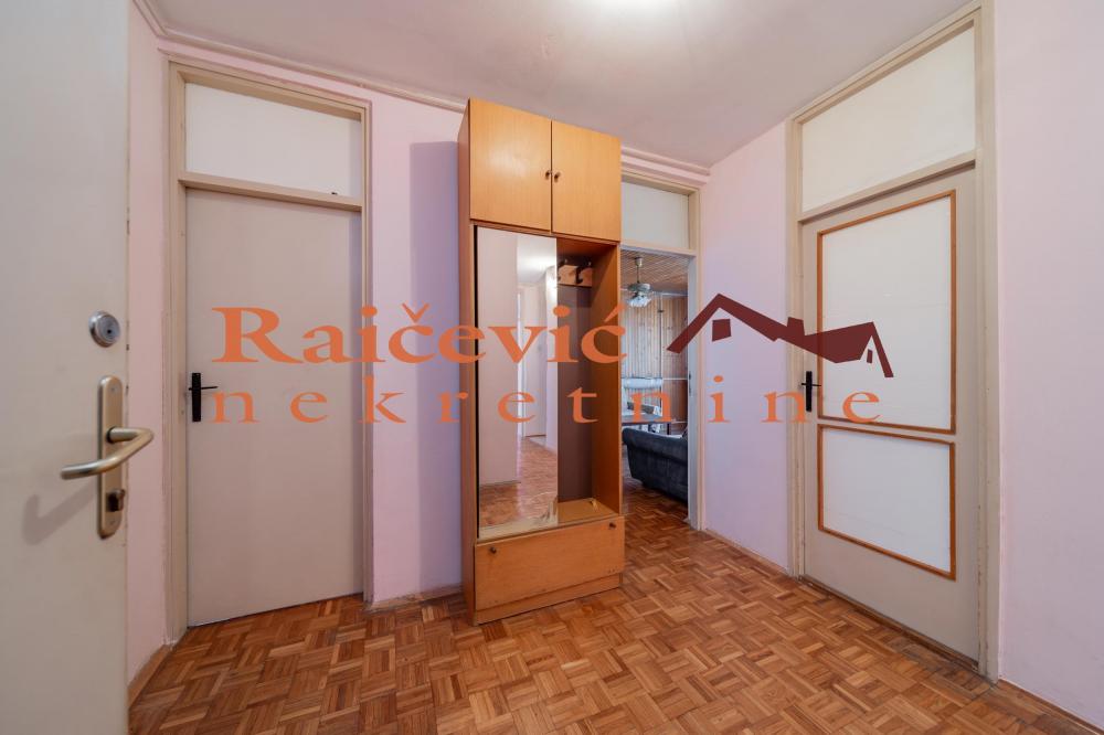 Stan na prodaju u Beogradu, Novi Beograd blok 62, dvoiposoban, 63m2, cena 171000 evra